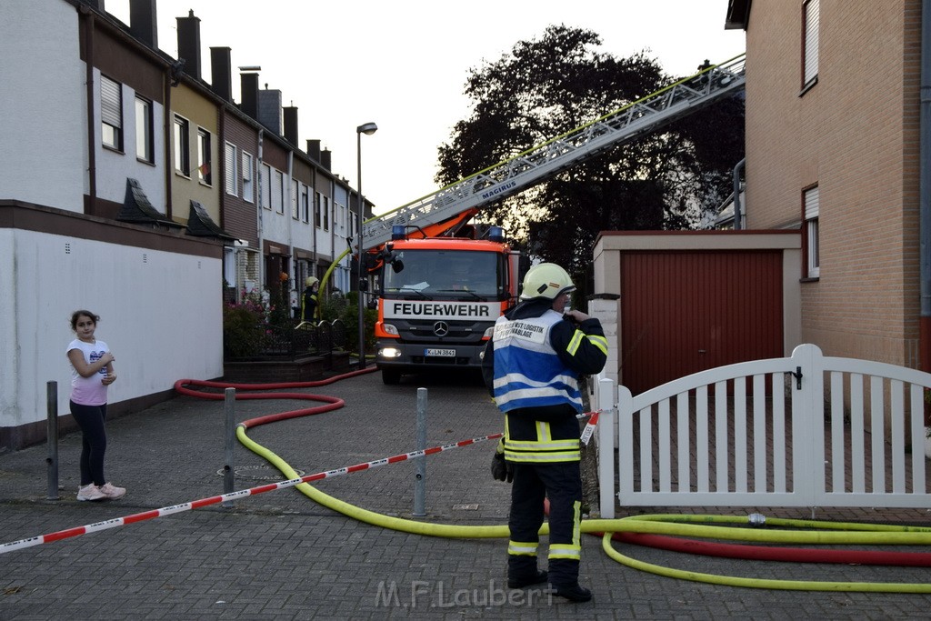 Feuer 2 Vollbrand Reihenhaus Roggendorf Berrischstr P123.JPG - Miklos Laubert